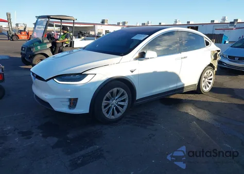 2017 Tesla Model X 100D/75D/90D z USA, uszkodzony, nr VIN 5YJXCAE2XHF066669